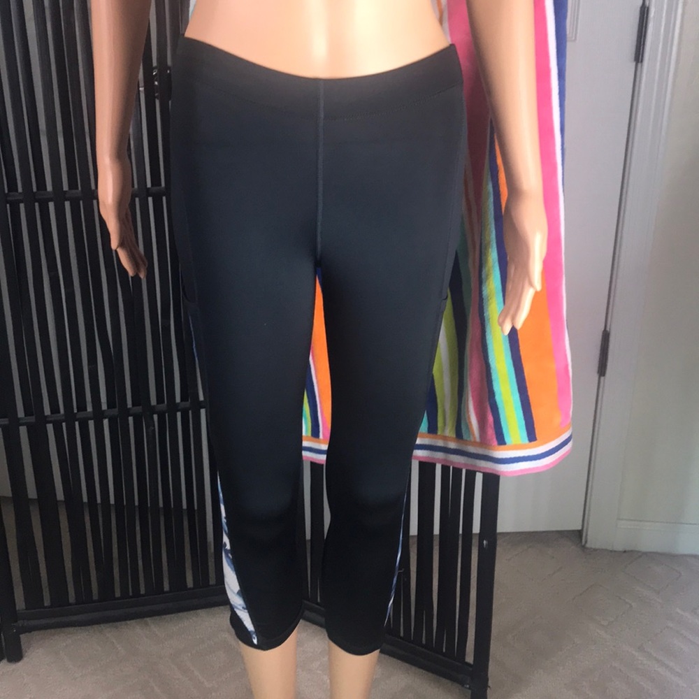 Wildpepper Black With Blue Camo Capris Size XS